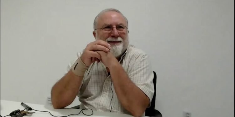 O médium e escritor Jan Val Ellam planeja lançar mais cinco livros até 2021